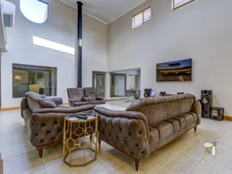 Sonneveld Estate homes for sale, Brakpan luxury property, 5 bedroom house Brakpan, homes with pool and bar Brakpan, Chas Everitt Brakpan listings, houses with 6 garages Brakpan