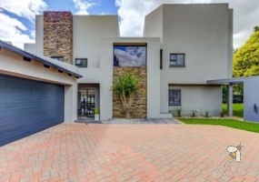 Sonneveld Estate homes for sale, Brakpan luxury houses, Sonneveld 5-bedroom property, Chas Everitt Brakpan, houses with solar & pool Brakpan, double storey homes Brakpan