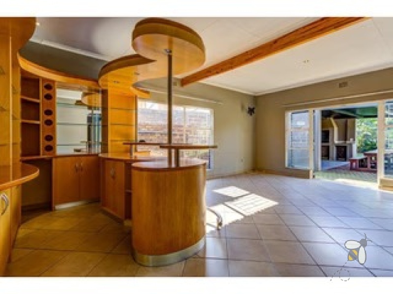 Sunair Park property for sale, Brakpan family homes, houses near Mall @ Carnival, Chas Everitt Brakpan, Brakpan houses with pool, Sunair Park entertainment homes