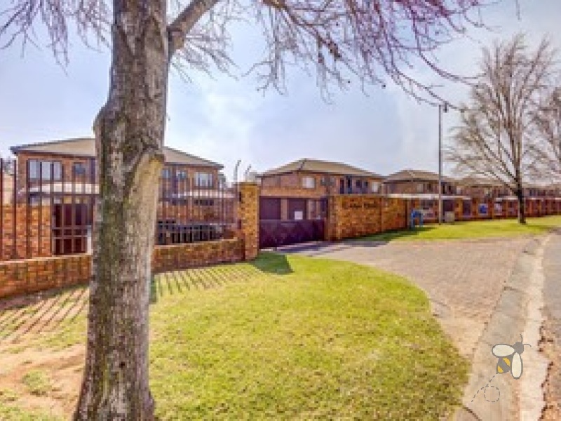 Dalview Brakpan townhouse for sale, 2 bedroom townhouse Dalview, townhouse with garage Brakpan, Chas Everitt Brakpan