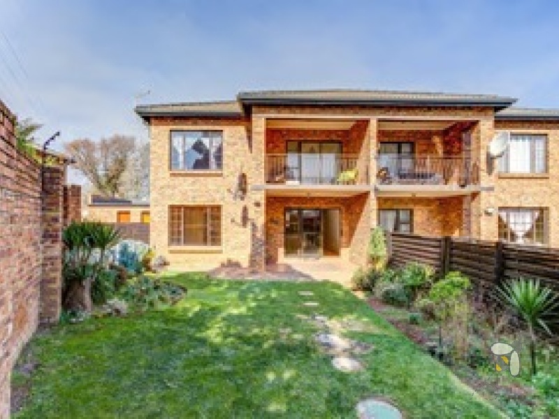 Dalview Brakpan townhouse for sale, 2 bedroom townhouse Dalview, townhouse with garage Brakpan, Chas Everitt Brakpan