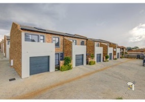 Denneoord Brakpan property for sale, 3 bedroom house Brakpan, modern double storey Brakpan, Chas Everitt Brakpan