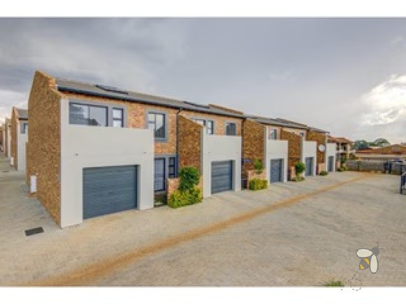 Denneoord Brakpan property for sale, 3 bedroom house Brakpan, modern double storey Brakpan, Chas Everitt Brakpan