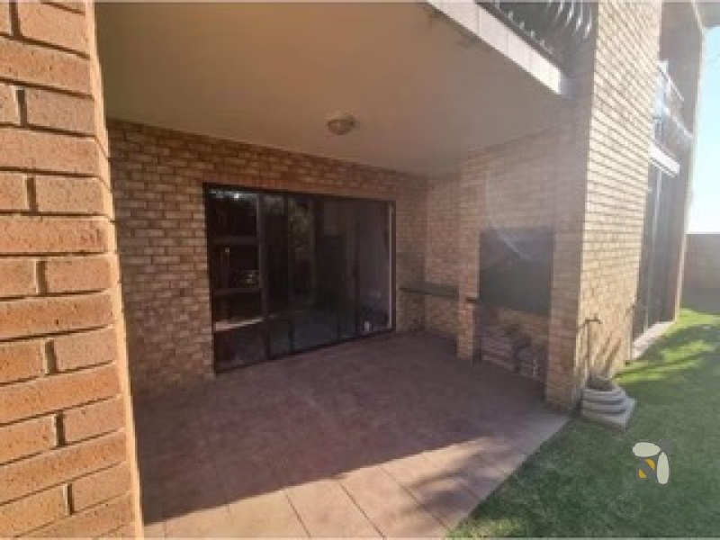 Sonneveld Brakpan property for sale, 2 bedroom ground floor unit Brakpan, townhouse with patio Sonneveld, Chas Everitt Brakpan