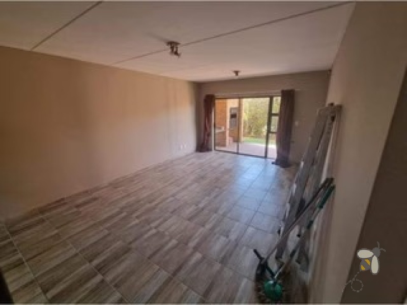Sonneveld Brakpan property for sale, 2 bedroom ground floor unit Brakpan, townhouse with patio Sonneveld, Chas Everitt Brakpan