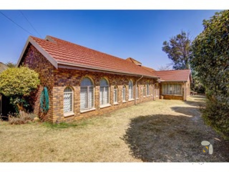 Dalpark Proper Brakpan property for sale, 3 bedroom home with pool Brakpan, face brick house Dalpark, sole mandate property Brakpan