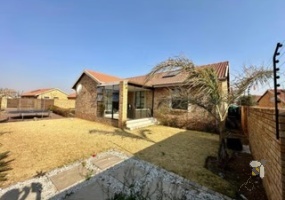 Barsalinga Estate Brakpan, Sunair Park property for sale, secure estate home Brakpan, 3 bedroom house Barsalinga Estate