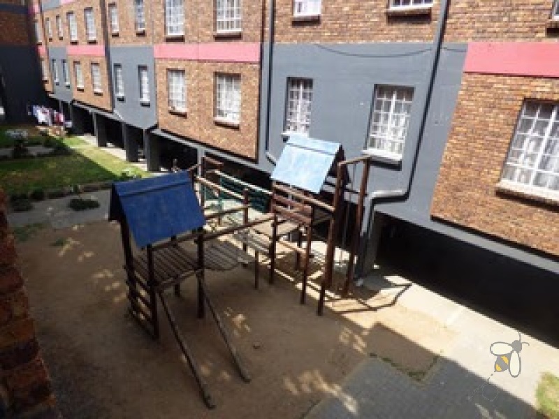 1 bedroom apartment Ravenswood Boksburg, flat for sale Boksburg, secure complex apartment, Ravenswood property for sale, RE/MAX Infoglobe