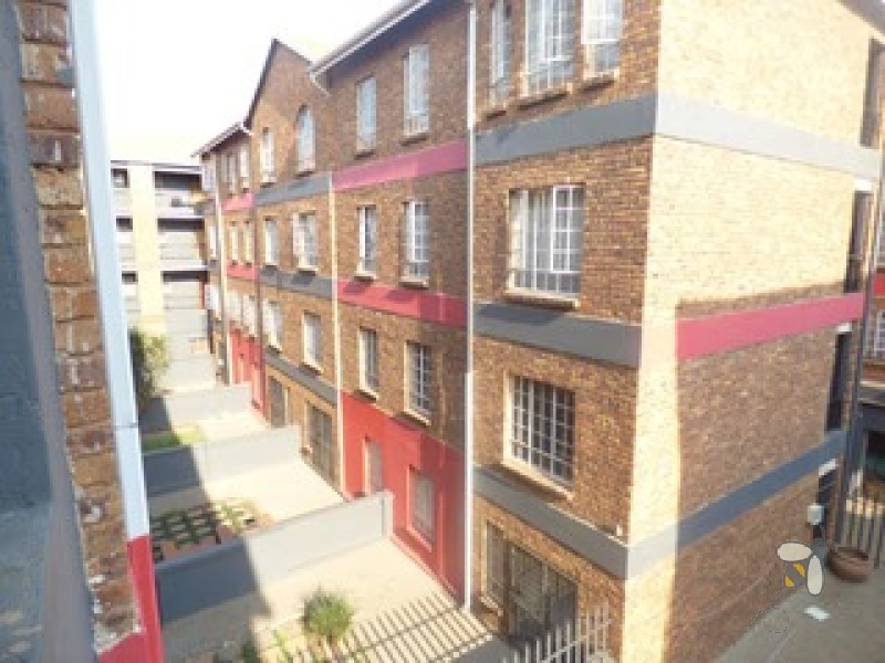 1 bedroom apartment Ravenswood Boksburg, flat for sale Boksburg, secure complex apartment, Ravenswood property for sale, RE/MAX Infoglobe