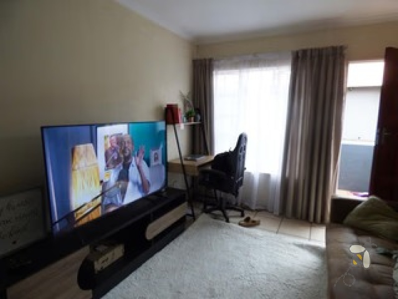 1-bedroom apartment Comet Boksburg, modern apartment with balcony Boksburg, flat with pool and braai area Comet Boksburg, secure apartment Boksburg for sale