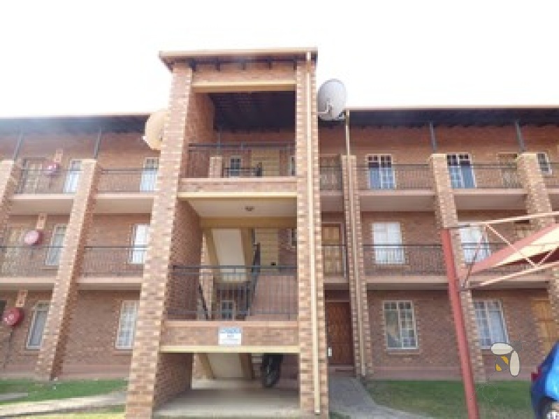 2-bedroom apartment Comet Boksburg, flat with balcony Boksburg, secure apartments for sale Boksburg, property for sale Comet
