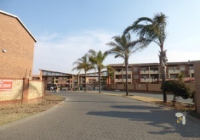 2-bedroom apartment Comet Boksburg, flat with balcony Boksburg, secure apartments for sale Boksburg, property for sale Comet