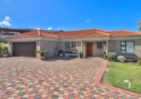 11 Roper Street, Island View, Western Cape 6520, 3 Bedrooms Bedrooms, 0 ,2 BathroomsBathrooms,House,For Sale,Roper,0,10805