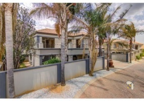 Villa Verona Brakpan property, Kenleaf homes for sale, 3 bedroom estate home Brakpan, secure estate Brakpan, Chas Everitt Brakpan listings, family home with balconies Brakpan