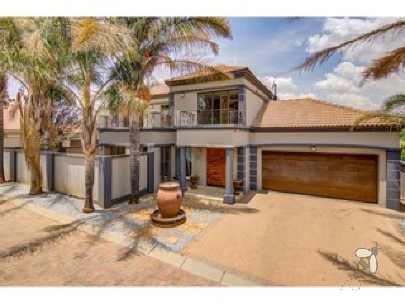 Villa Verona Brakpan property, Kenleaf homes for sale, 3 bedroom estate home Brakpan, secure estate Brakpan, Chas Everitt Brakpan listings, family home with balconies Brakpan