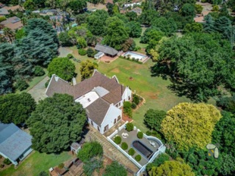 Sonneveld Brakpan property, small holding Brakpan, cottages for sale Brakpan, secure estate living Brakpan, Chas Everitt Brakpan listings, investment property Brakpan