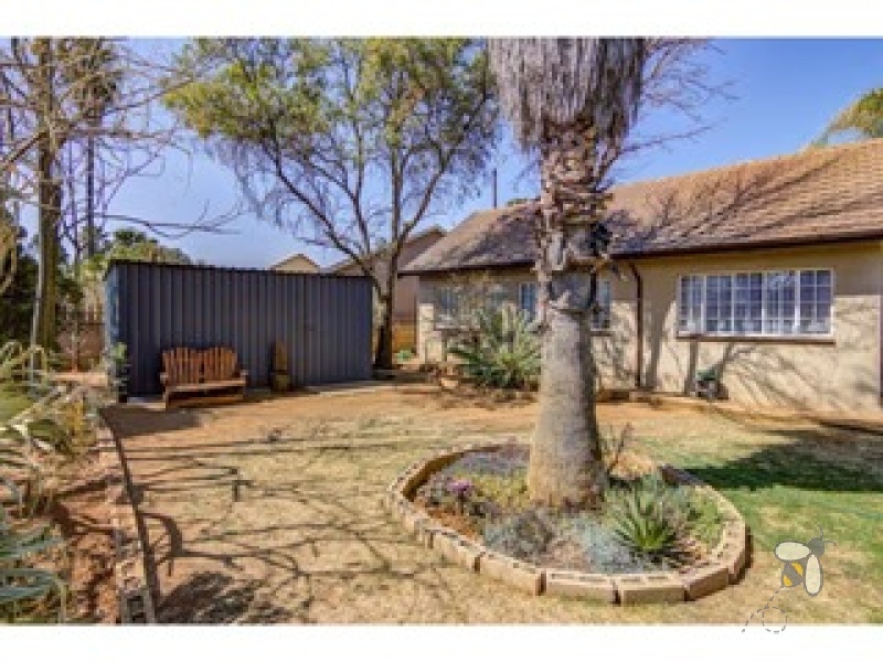 Dalpark Brakpan property, 3 bedroom house Brakpan, secure home Dalpark, family home Brakpan, Chas Everitt Brakpan listings, property with pool Brakpan