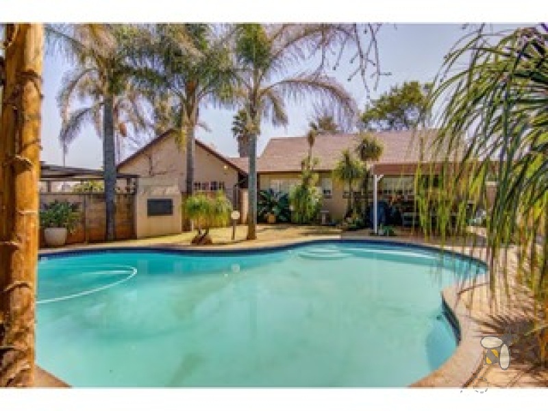 Dalpark Brakpan property, 3 bedroom house Brakpan, secure home Dalpark, family home Brakpan, Chas Everitt Brakpan listings, property with pool Brakpan