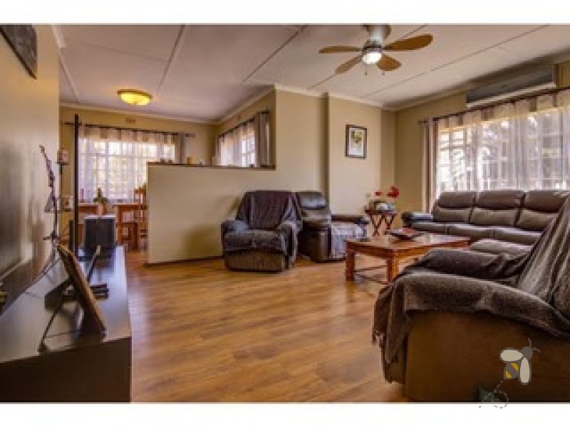 Dalpark Brakpan property, 3 bedroom house Brakpan, secure home Dalpark, family home Brakpan, Chas Everitt Brakpan listings, property with pool Brakpan