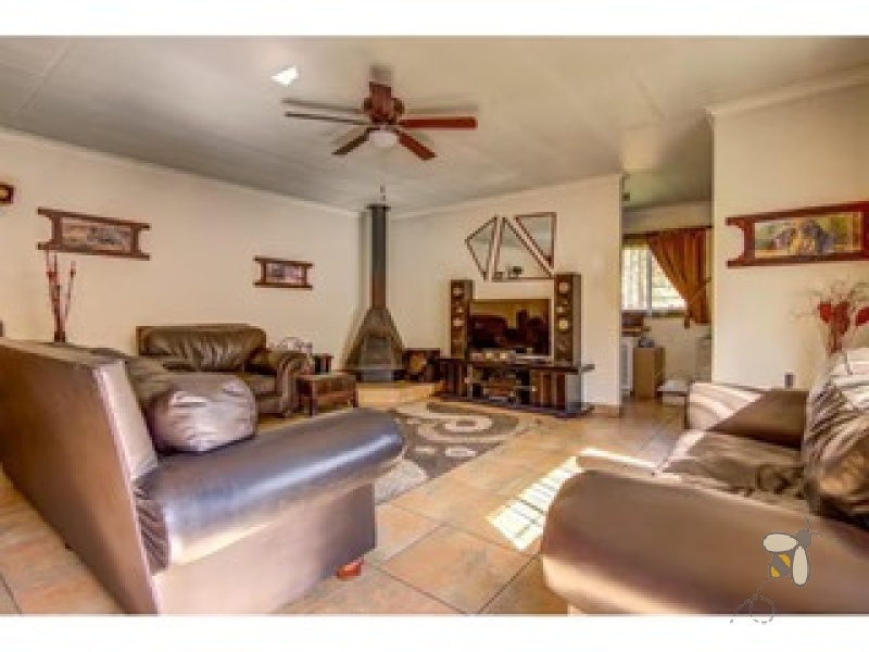 Dalpark Proper Brakpan property, family home Brakpan, 4 bedroom house Brakpan, home office Dalpark, pool home Brakpan, Chas Everitt Brakpan