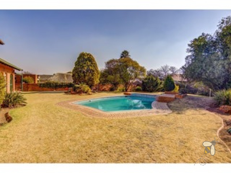 Dalpark Proper Brakpan property, family home Brakpan, 4 bedroom house Brakpan, home office Dalpark, pool home Brakpan, Chas Everitt Brakpan