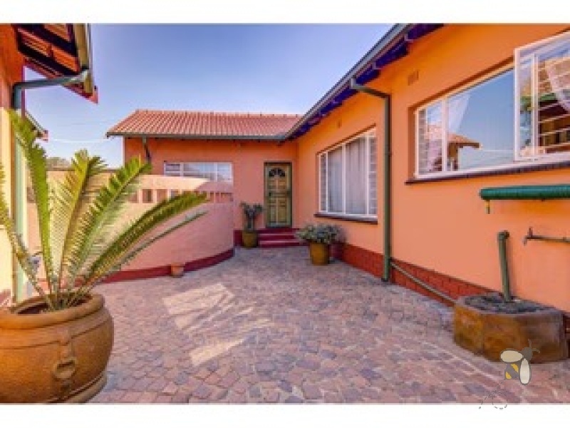 Dalpark Proper Brakpan property, family home Brakpan, 4 bedroom house Brakpan, home office Dalpark, pool home Brakpan, Chas Everitt Brakpan