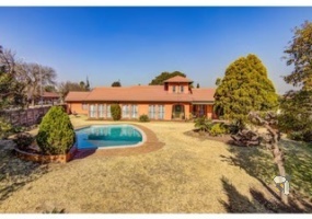 Dalpark Proper Brakpan property, family home Brakpan, 4 bedroom house Brakpan, home office Dalpark, pool home Brakpan, Chas Everitt Brakpan