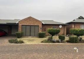 Sunair Park Brakpan simplex, low-maintenance home Brakpan, 2 bedroom townhouse Brakpan, secure complex Brakpan, Chas Everitt Brakpan