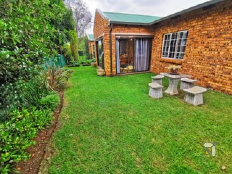 Sunair Park Brakpan townhouse, 3 bedroom simplex Brakpan, townhouse with garden Brakpan, secure complex Brakpan, Chas Everitt Brakpan
