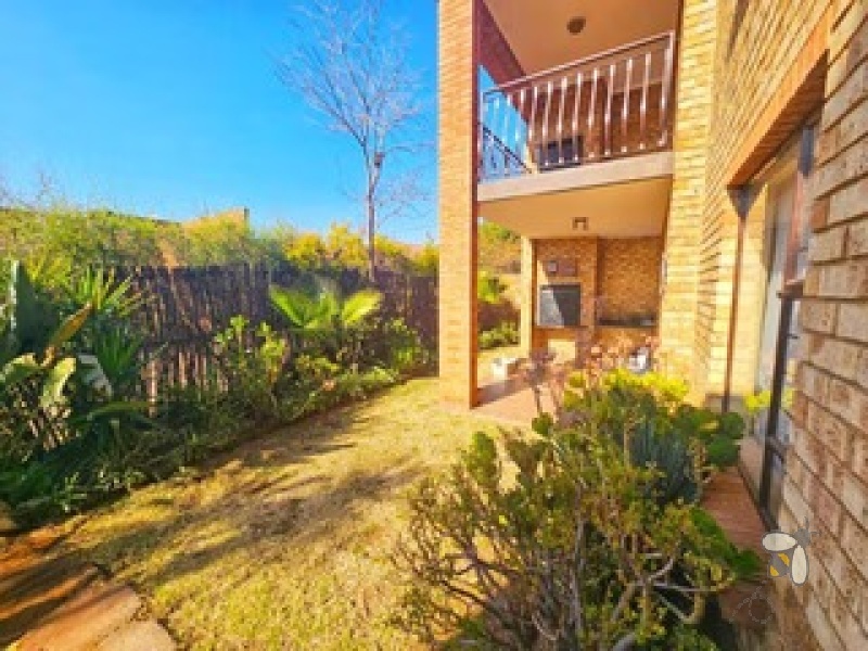 Sonneveld Brakpan property, 2 bedroom ground floor unit Brakpan, townhouse with garden Sonneveld, unit with braai Brakpan, Chas Everitt Brakpan