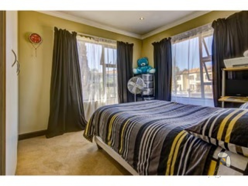 Sonneveld Brakpan property, 4 bedroom home Sonneveld, luxury house Brakpan, home with bar and jacuzzi Sonneveld, Chas Everitt Brakpan