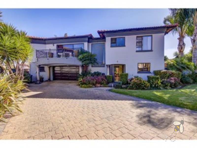 Sonneveld Brakpan property, 4 bedroom home Sonneveld, luxury house Brakpan, home with bar and jacuzzi Sonneveld, Chas Everitt Brakpan