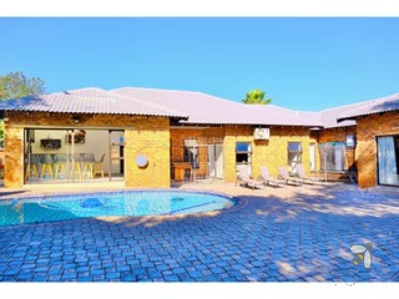 Dalpark Brakpan property, luxury home Dalpark, house with cottage Dalpark Brakpan, home with pool and inverter Dalpark, Chas Everitt Brakpan