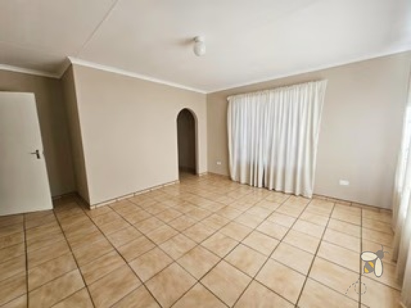 Brakpan North property, 3 bedroom home Brakpan, house with 4 garages Brakpan, family home Brakpan North, Chas Everitt Brakpan