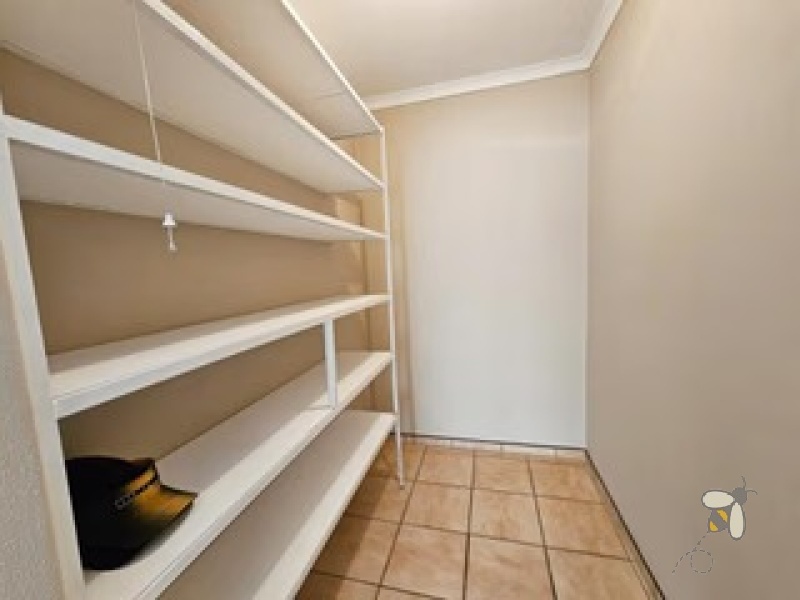 Brakpan North property, 3 bedroom home Brakpan, house with 4 garages Brakpan, family home Brakpan North, Chas Everitt Brakpan