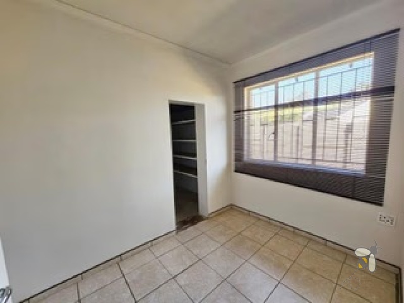 Brakpan North property, 3 bedroom home Brakpan, house with 4 garages Brakpan, family home Brakpan North, Chas Everitt Brakpan