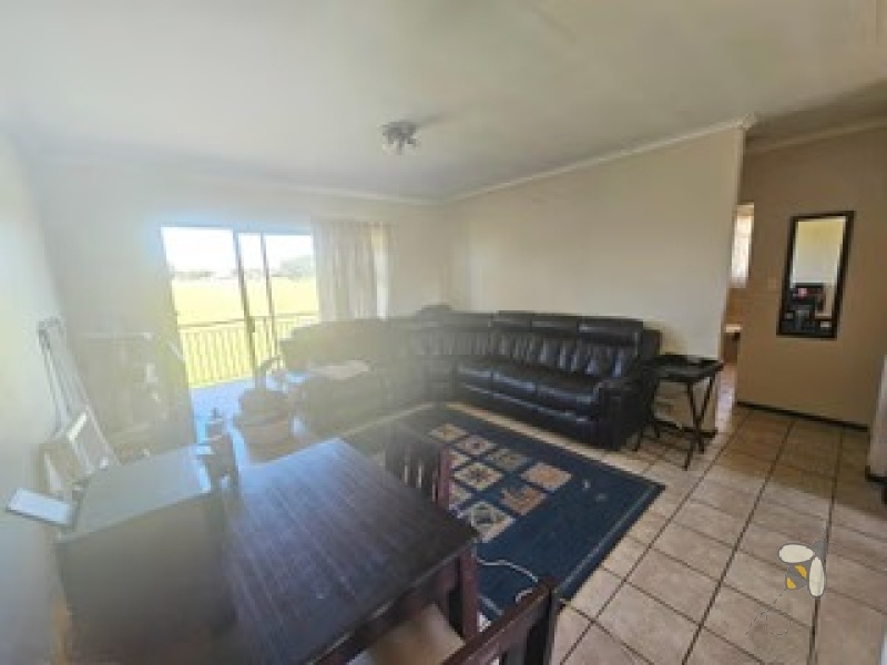 Minnebron Brakpan property, 2 bedroom apartment Brakpan, unit with balcony Brakpan, flats for sale Minnebron, Chas Everitt Brakpan