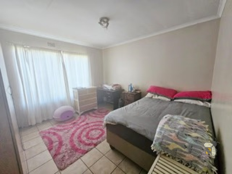 Minnebron Brakpan property, 2 bedroom apartment Brakpan, unit with balcony Brakpan, flats for sale Minnebron, Chas Everitt Brakpan