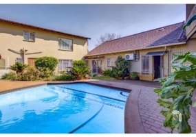 Brenthurst Brakpan property, 2 houses 1 price Brakpan, house with granny flat Brenthurst, Chas Everitt Brakpan, Brakpan family homes