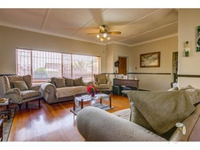 Brenthurst Brakpan property, 2 houses 1 price Brakpan, house with granny flat Brenthurst, Chas Everitt Brakpan, Brakpan family homes