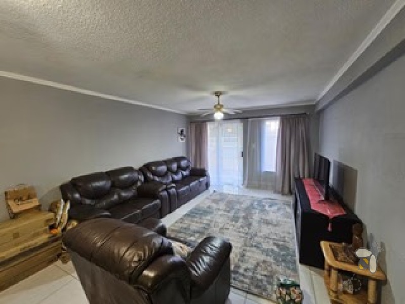 Kenleaf Brakpan property, 2 bedroom ground floor unit Brakpan, Chas Everitt Brakpan, sectional title unit Brakpan, Kenleaf apartments for sale