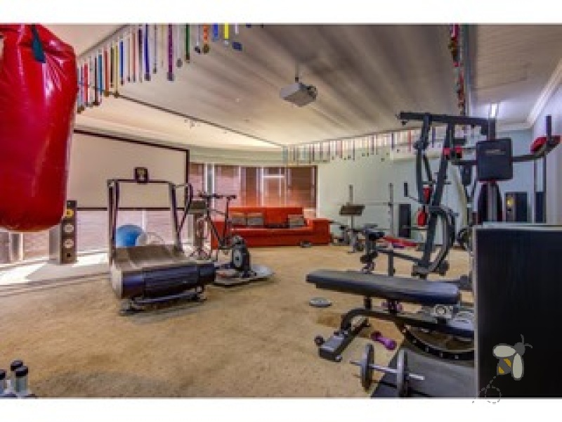 Sonneveld Brakpan property, luxury home Brakpan, 4 bedroom home with cottage Brakpan, Chas Everitt Brakpan, houses with solar Brakpan, large stand properties Brakpan