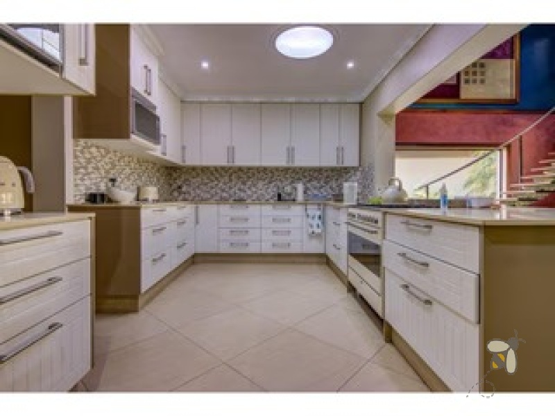 Sonneveld Brakpan property, luxury home Brakpan, 4 bedroom home with cottage Brakpan, Chas Everitt Brakpan, houses with solar Brakpan, large stand properties Brakpan