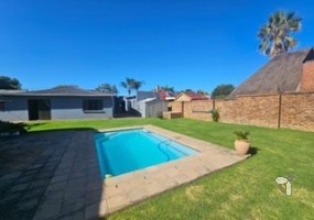 Dalview Brakpan property, 3 bedroom house Dalview, houses with pool Brakpan, Chas Everitt Brakpan, family home Dalview Brakpan, homes with entertainment lapa Brakpan