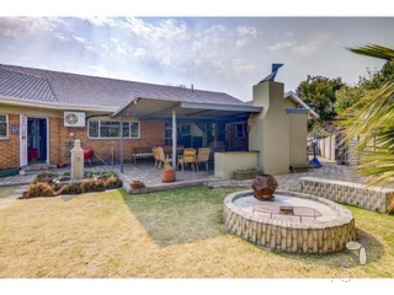 Kenleaf Brakpan property, 4 bedroom house Kenleaf, homes with pool Brakpan, Chas Everitt Brakpan, luxury family homes Kenleaf, houses with solar Brakpan