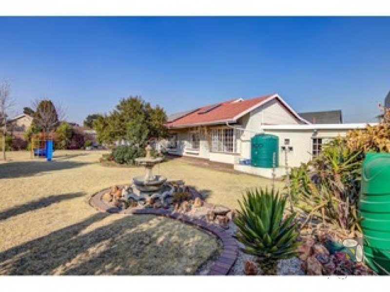 Dalpark Proper property for sale, 3 bedroom home Brakpan, family home with solar backup Brakpan, Chas Everitt Brakpan, Dalpark homes with garden