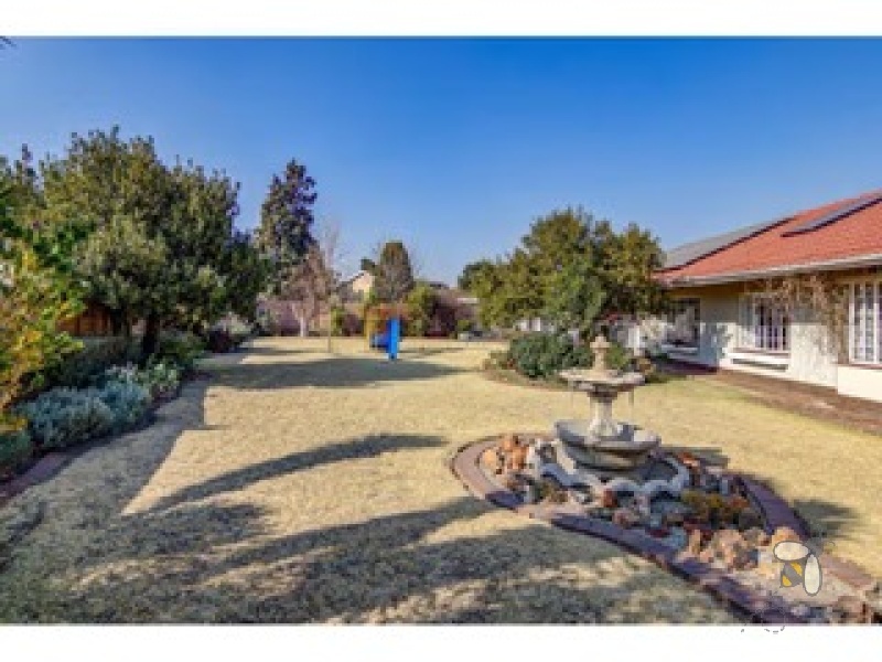 Dalpark Proper property for sale, 3 bedroom home Brakpan, family home with solar backup Brakpan, Chas Everitt Brakpan, Dalpark homes with garden