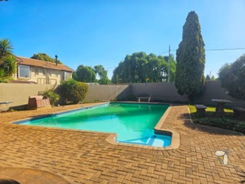 Dalpark unit for sale, 1.5 bedroom property Brakpan, townhouse with private garden Dalpark, Chas Everitt Brakpan, property near Mall@Carnival