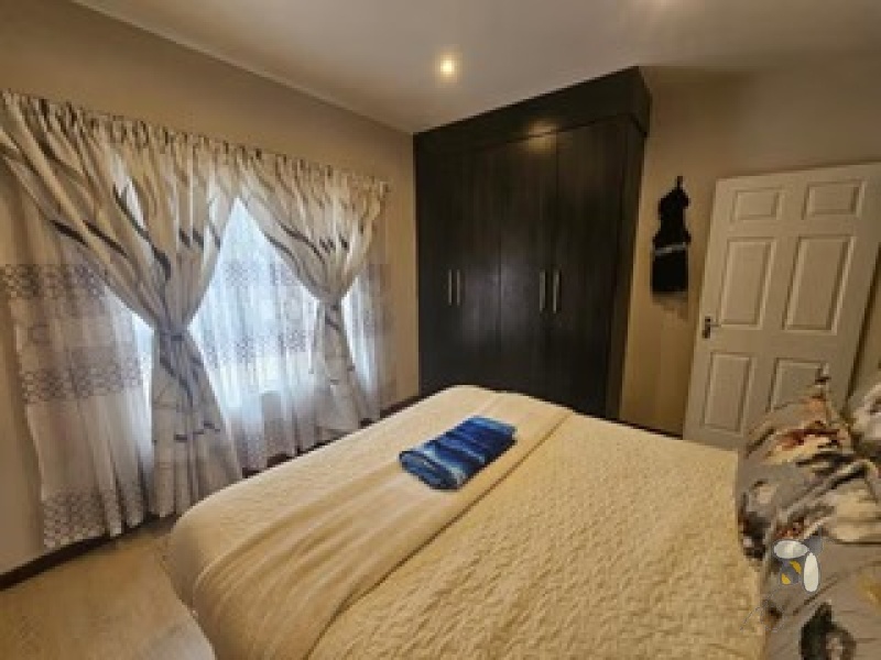 Kenleaf Brakpan property, ground floor unit for sale Brakpan, 2 bedroom apartment Kenleaf, Chas Everitt Brakpan, property near schools and shops