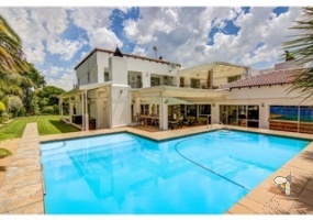 Sonneveld Brakpan luxury home, designer home Brakpan, 1000m2 house for sale Brakpan, Chas Everitt Brakpan, prestige property Sonneveld, house with pool Brakpan